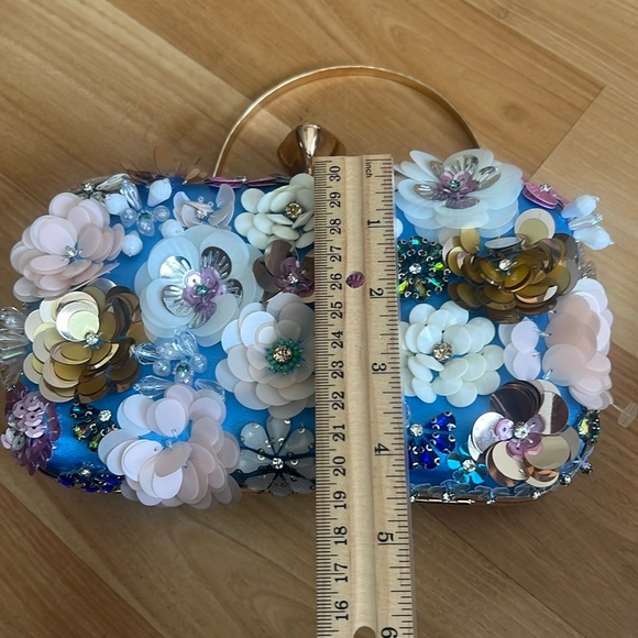 COPY - Bebe Sequenced Daisy Clutch - Picture 9 of 17